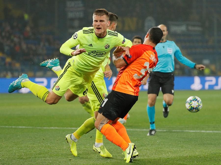 Durante los primeros 15 minutos el Dinamo ha hecho ataques prometedores pero no logra concluir.