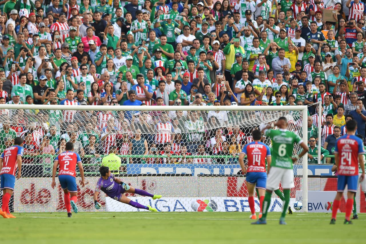 Lo que parecía una plácida victoria de León acabó siendo un apretado triunfo 4-3 sobre el Guadalajara.