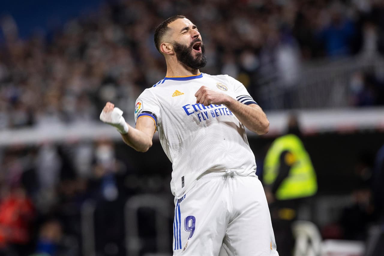 Con goles de Karim Benzema y Marco Asencio, el Real Madrid se impone al Atlético de Madrid, se lleva el Derby y sigue con paso perfecto en La Liga.
