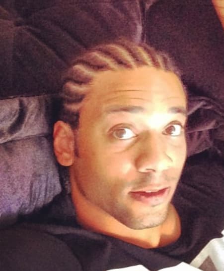 <b>Cambio de 'look'</b>
<br>- Después del fracaso con la Verdeamarelha en 2014, el defensor publicó esta foto en su cuenta personal de la red social Instagram y se hizo viral por innovar en su peinado.
<br>- ¿Te acordabas de Marcelo asíi?
<br>- Bueno, del mismo modo, te mostramos a otros jugadores del mundo futbolístico que sorprendieron con sus tonalidades o cortes de cabello.