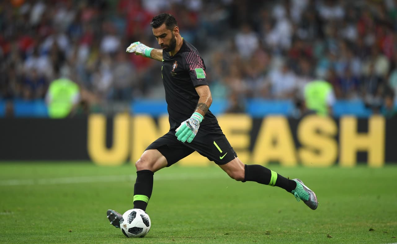 Rui Patricio (Portugal). El arquero portugués fue asediado por el ataque de Marruecos, pero secó a los norafricanos quienes no pudieron anotarle. En especial detuvo dos remates de Younes Belhanda.