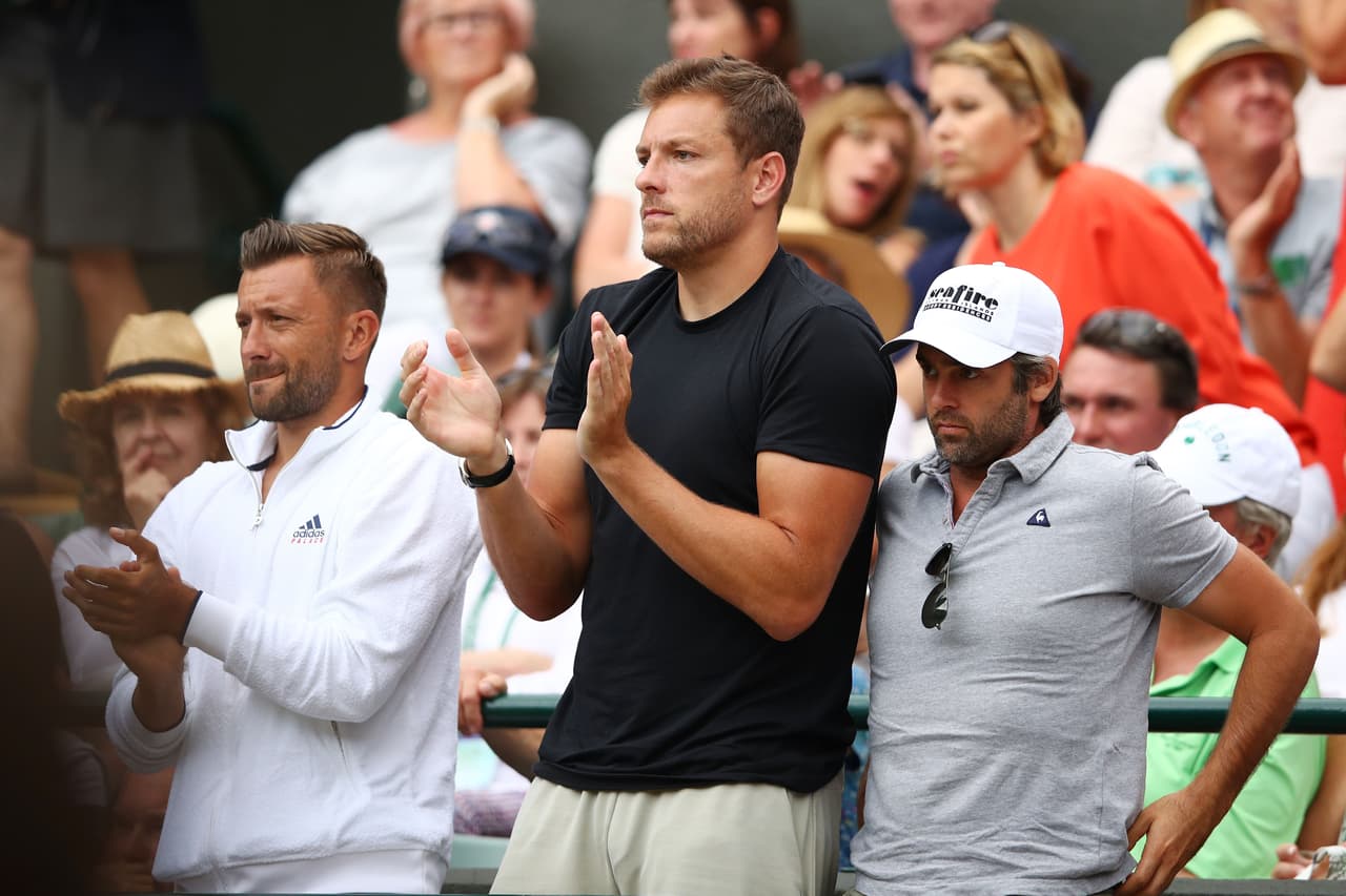 David Lee, ex jugador de baloncesto de la NBA, es el esposo de Caroline Wozniacki a quien acompaña en torneos como este.