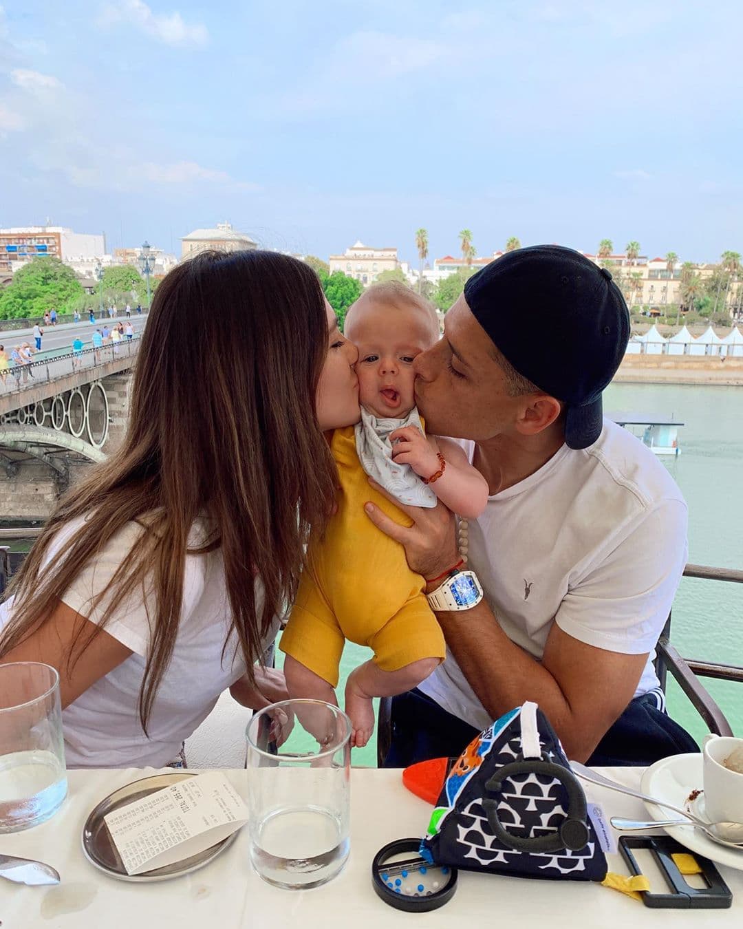 Desde ese momento, el pequeñín se ha dedicado a alegrarles la vida y ambos lo han mostrado en sus redes sociales.