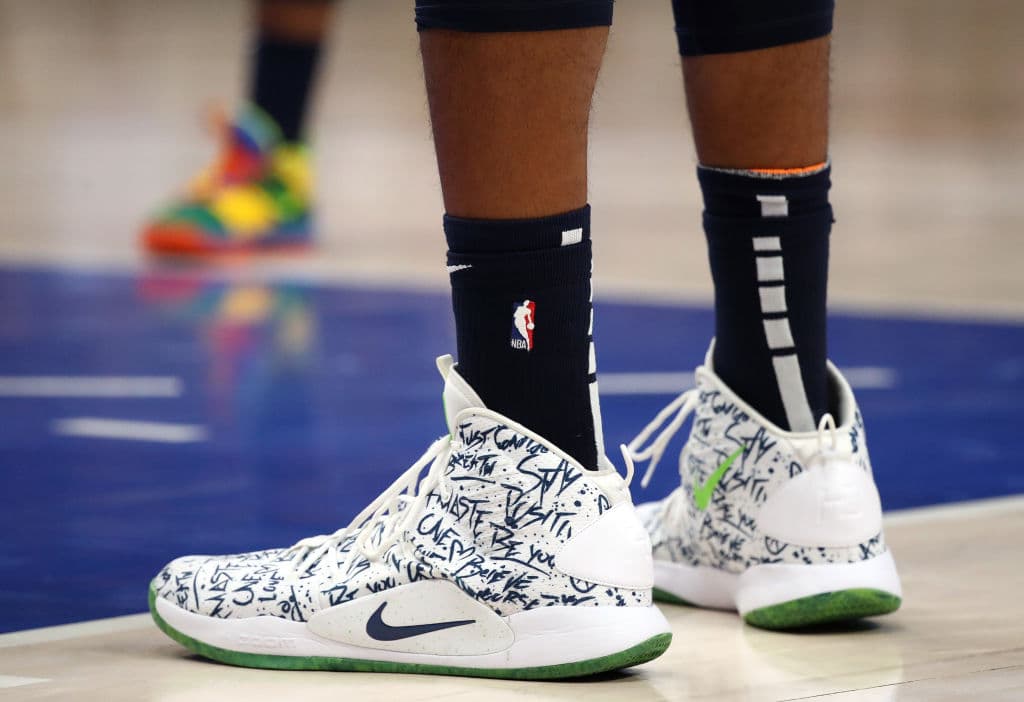 Tras el cambio de reglas de la liga, los basquetbolistas están al último grito de la moda en cuanto a calzado se refiere.