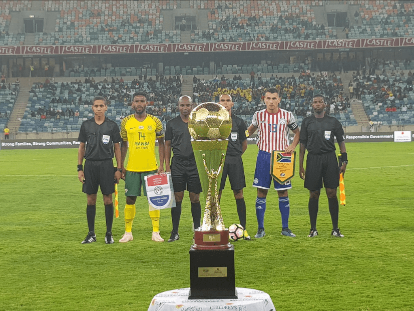 En un partido para conmemorar lo que serían los 100 años de vida de Nelson Mandela, en el
<br>Moses Mabhida Stadium de Durban, la selección de Paraguay enfrentó a su similar de Sudáfrica.