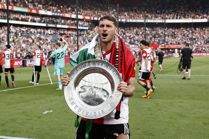 Santiago Giménez agradece a otros mexicanos por su éxito en el Feyenoord