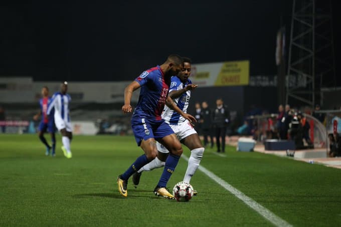 'Tecatito' Corona da asistencia en triunfo de Porto ante Chaves