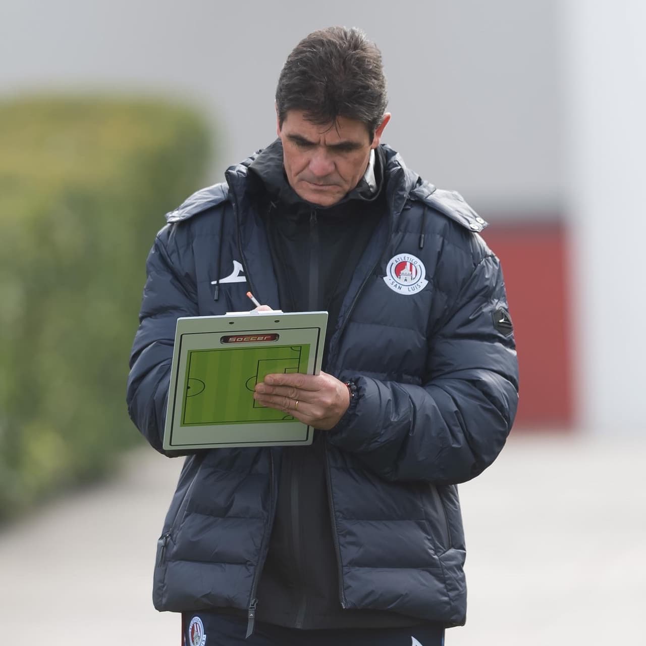 Leonel Rocco, el entrenador del San Luis que dirigió en Uruguay