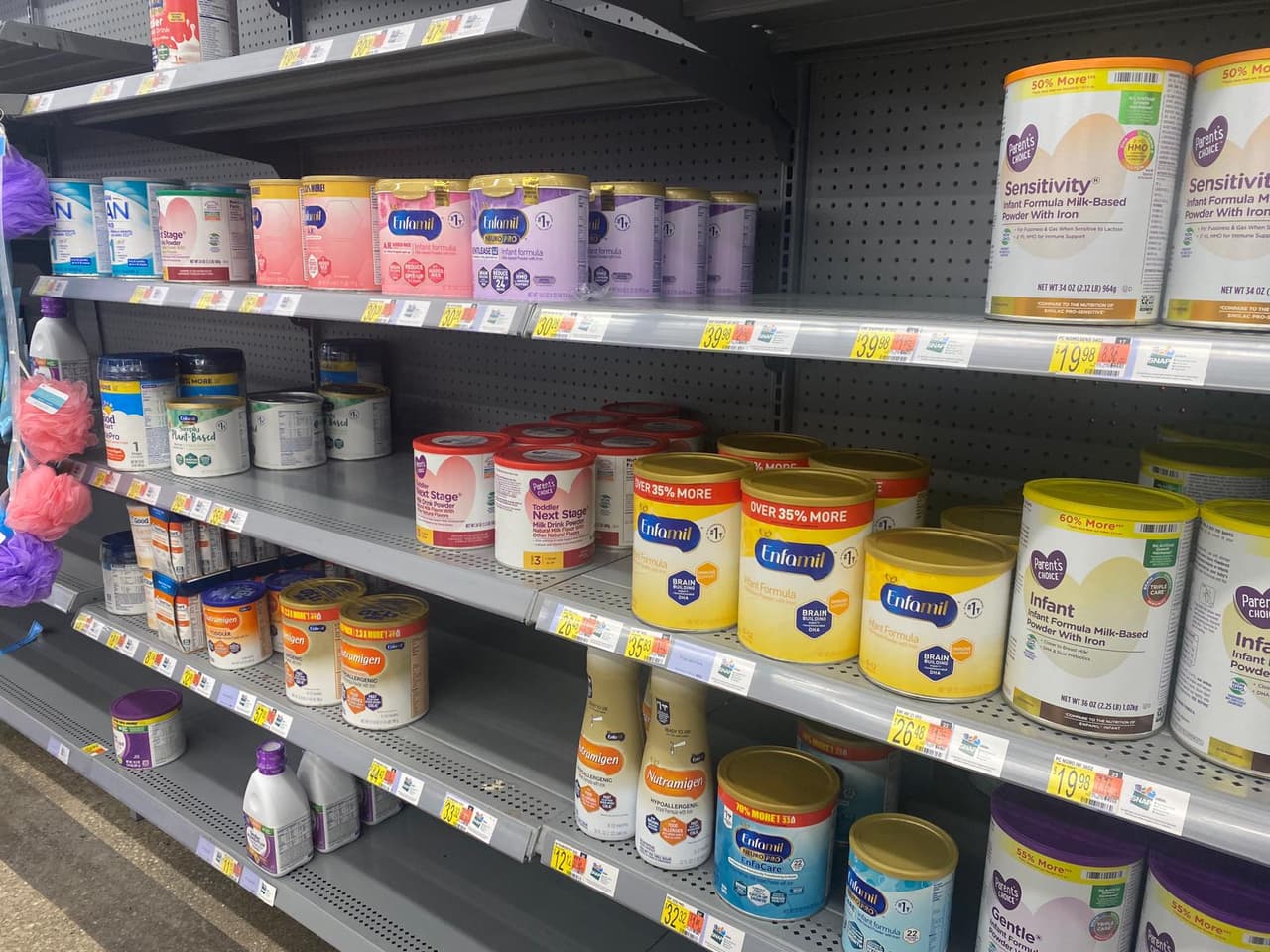 FDA y la Academia Estadounidense de Pediatría advierten contra el uso de recetas para preparar fórmula infantil casera.