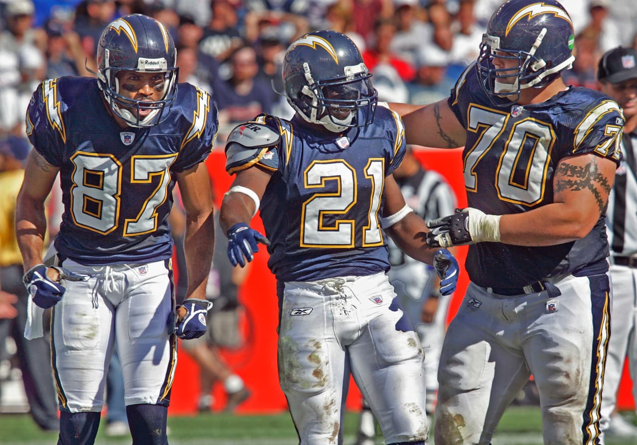 Sin embargo, el más reciente triunfo de los Chargers visitando a los Patriots fue el 2 de octubre de 2005 por 41-17, con una gran actuación de LaDanian Tomlinson (centro) con 134 yardas por tierra y dos touchdown.