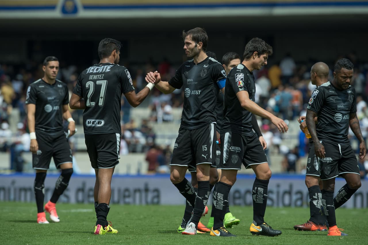 Action photo during the match Pumas UNAM vs Monterrey, Corresponding 14st Round of Tournament of League BBVA Bancomer MX at Olympic Universitary Stadium. Foto de accion durante el partido Pumas UNAM vs Monterrey, Correspondiente a la Jornada 14 del Torneo Apertura 2017 de la Liga BBVA Bancomer MX, en el Estadio Olimpico Universitario, en la foto: Jorge Benitez, Jose Basanta de Monterrey 22/10/2017/MEXSPORT/David Leah.