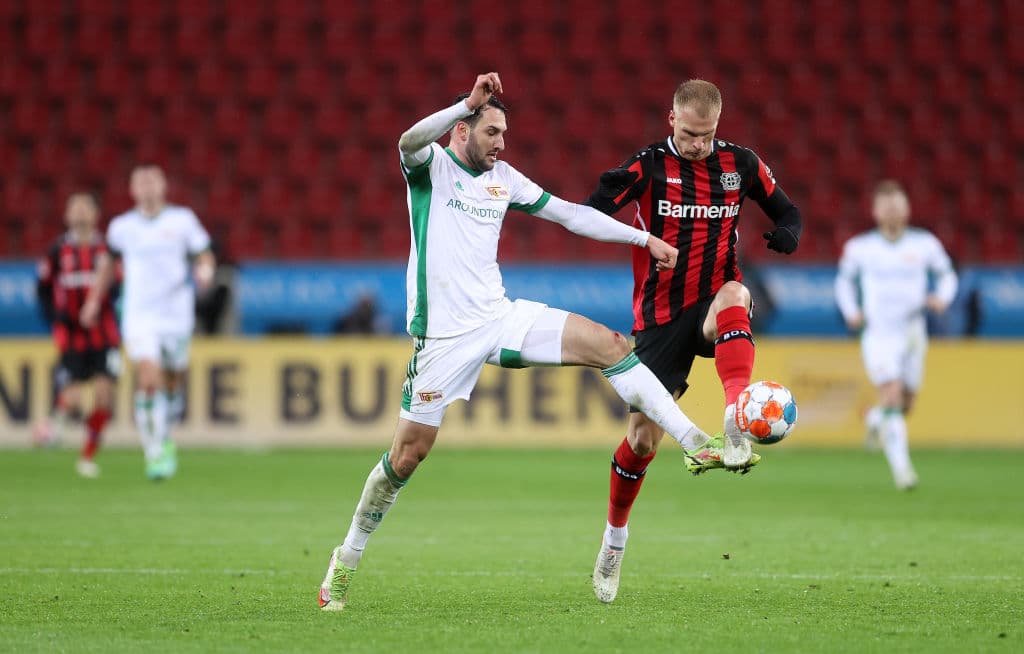 Hoffenheim vence 3-1 al Augsburg, Bayer Leverkusen y Union Berlin reparten puntos en un entretenido empate 2-2, RB Leipzig pasa por encima del Mainz 4-1, Freiburg y Arminia Bielefeld también empatan 2-2, Greuther Furth y Stuttgart nos dejan sin goles en su empate 0-0 y el Borussia Dortmund consigue una asombrosa remontada 2-3 sobre el Eintracht Frankfurt.
