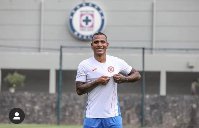 Rómulo Otero fue registrado con Cruz Azul y puede jugar ante Rayados
