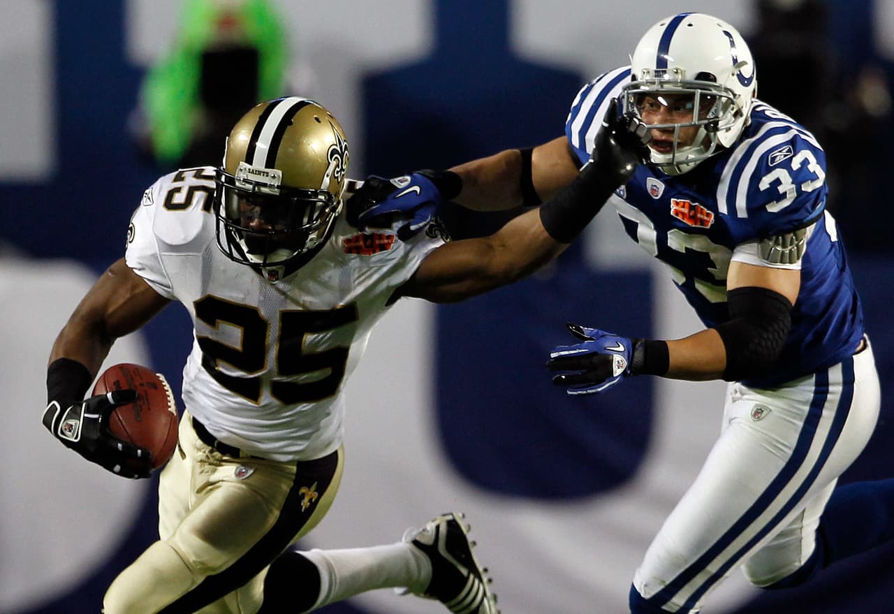 4. Uno de los jugadores más populares de los New Orleans Saints era el corredor Reggie Bush quien había llegado con todas las cartas credenciales de super estrella colegial, ganador del Trofeo Heisman y campeón con USc. El título en el Super Bowl fue especial para un jugador que pudo perfilarse a más victorias.