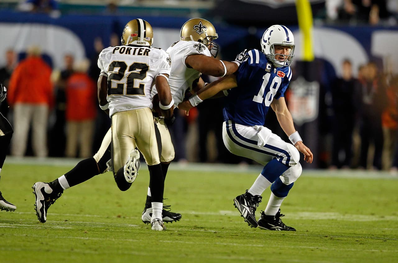 6. Los Colts tuvieron la ventaja 17 - 16 hasta el Tercer Cuarto. Pero en el último Cuarto el partido les explotó cuando Drew Brees lanzó pase de TD a Jeremy Shockey y luego la intercepción de Tracy Porter a Peyton Manning. Porter la regresó 74 yardas hasta la zona de anotación para definir el Super Bowl XLIV.