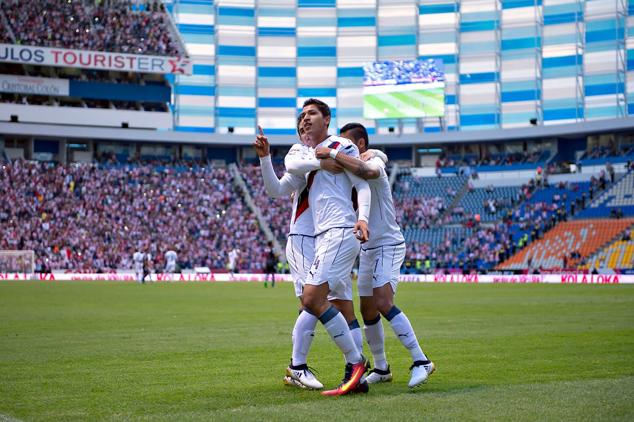 O el Guadalajara. Esas dos visitas fueron las últimas entradas medianamente aceptables en el Estadio Cuauhtémoc.