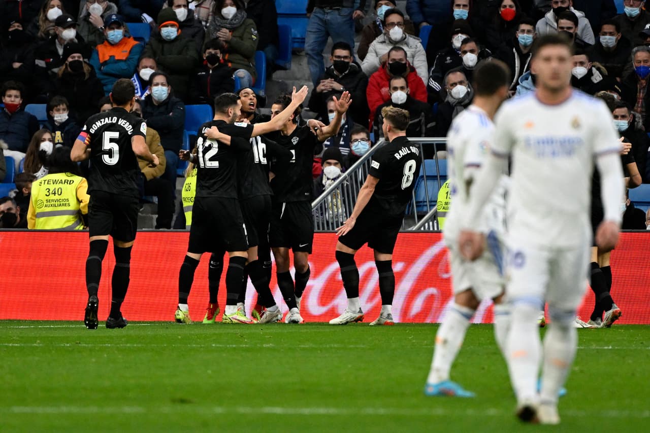 El Real Madrid consiguió un par de goles en la recta final, uno de Luka Modric por la vía del penalti al 82 y el otro en tiempo de reposición de Eder Militao, para empatar en casa ante Elche.