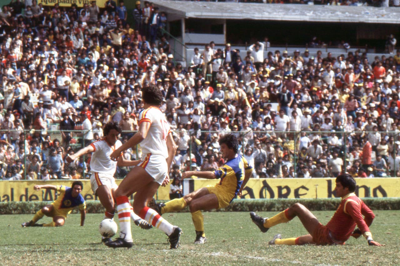 Y volvió al América para jugar cuatro años, 128 partidos y 31 goles.