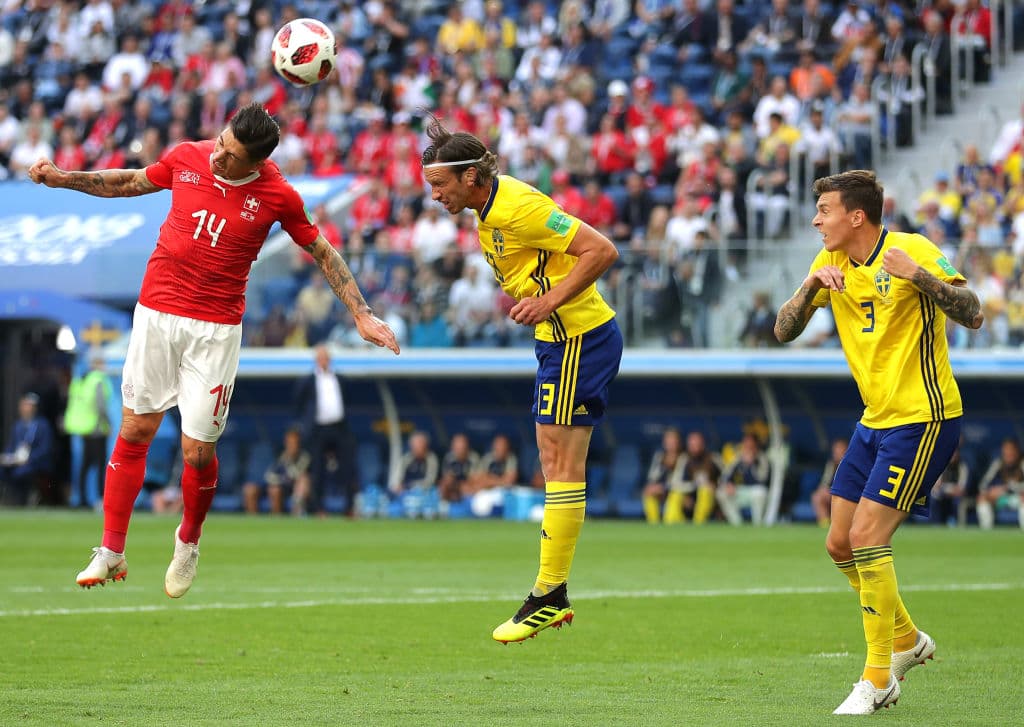 Aún así, los suizos tuvieron una llegada con Steven Zuber, en un cabezazo que se fue desviado.