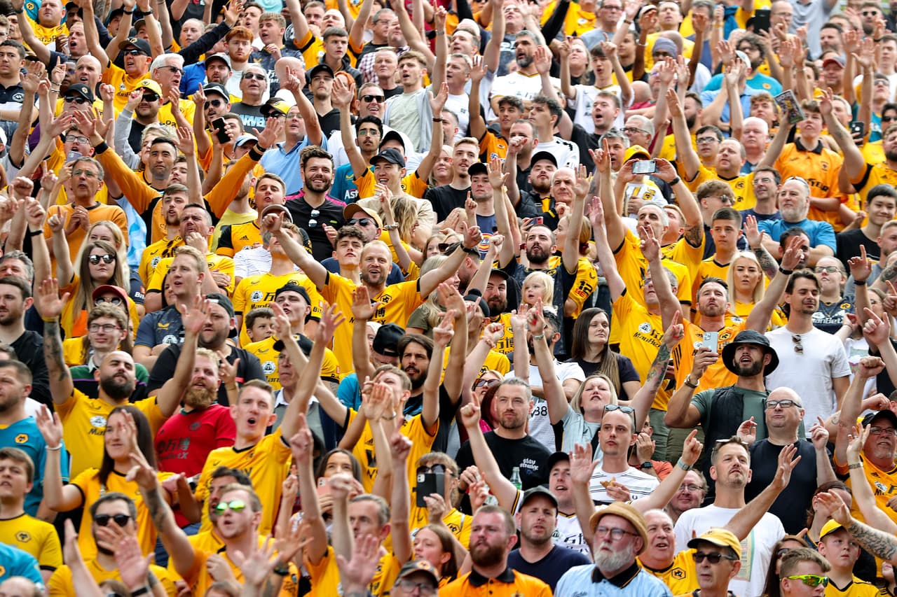 Ruben Neves adelantó a los Wolves con un golazo, pero Allan Saint-Maximin emparejó las acciones en la agonía con otro golazo. Raúl Jiménez marcó un gol, pero el VAR arruinó el festejo al anularlo.