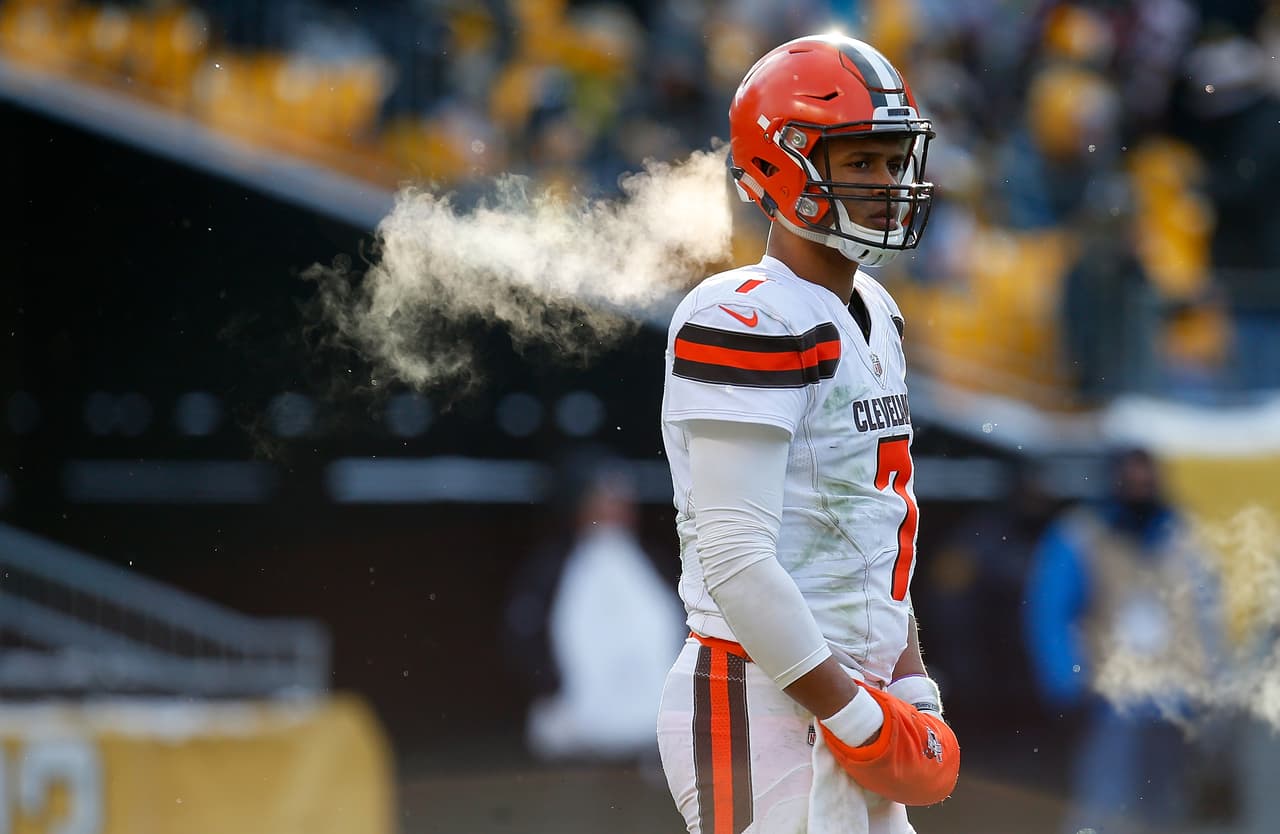 Por los Browns, DeShone Kizer acertó 16 de 30 envíos para 314 yardas con 2 pases de anotación y una intercepción. Además, el mariscal de campo también fue el mejor corredor de su equipo al sumar 61 yardas en 6 acarreos.