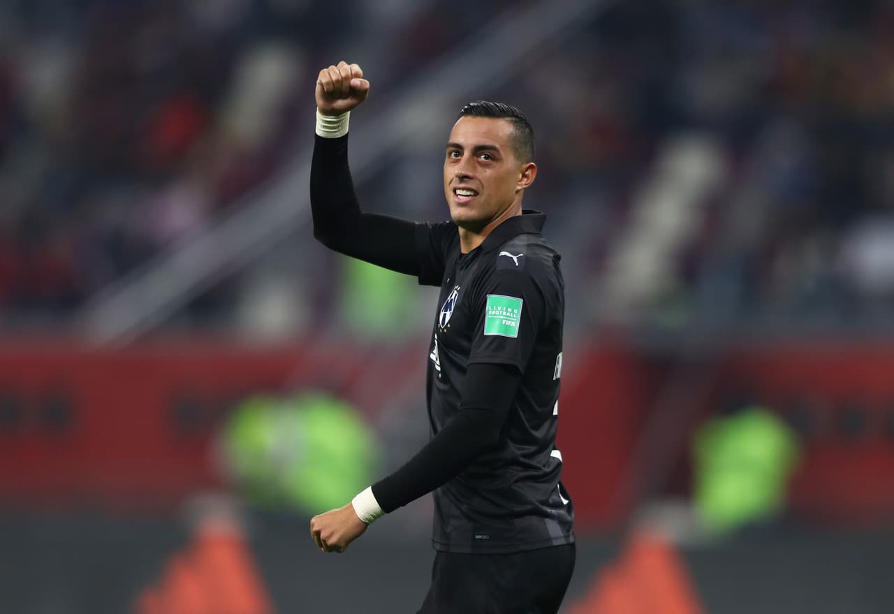Funes Mori recibe el cariño de la afición de Rayados