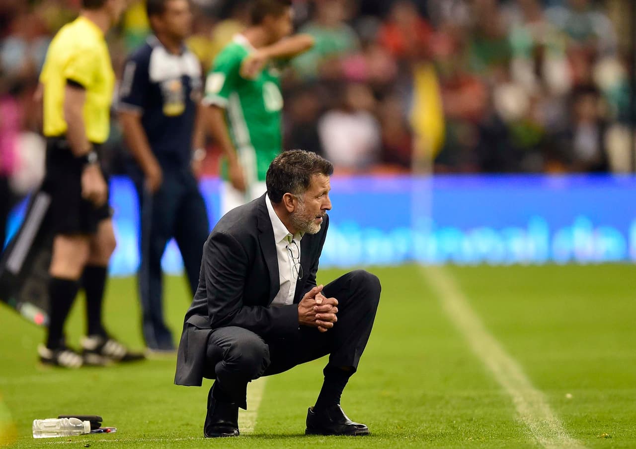 Tras la Copa América Centenario y la eliminación contra Chile 7-0, en una goleada histórica en contra, el colombiano Juan Carlos Osorio llegó en la cuerda floja como técnico al cuarto partido en el Azteca.