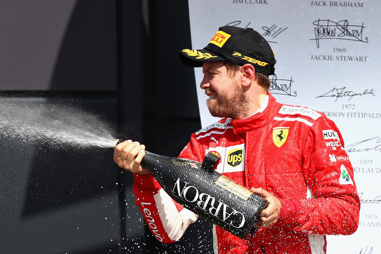 Vettel ganó su Gran Premio número 51, completando 12 triunfos con Ferrari. En el campeonato de pilotos suma 171 puntos, ocho más que Lewis Hamilton.