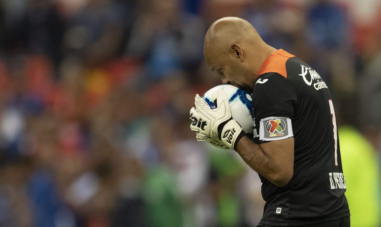 Así fue la última vez del 'Conejo' Pérez en el Azteca. Emotivo homenaje.