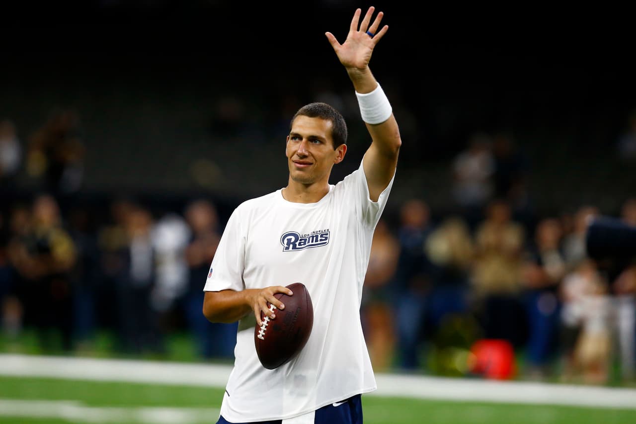 Los Rams firman al QB Luis Pérez para su equipo de prácticas