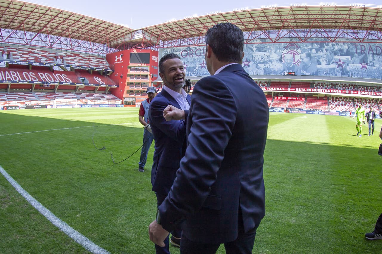 Aquí vino a romper su racha Rafael Puente del Río, quien hiló 12 derrotas seguidas en Liga MX. La sonrisa de Rafa, lo dice todo.