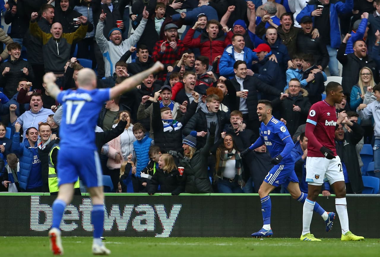 Murphy le bajó el balón al ex Betis en el área de cabeza para que él llegara por el segundo palo a que lo empujara a la red.