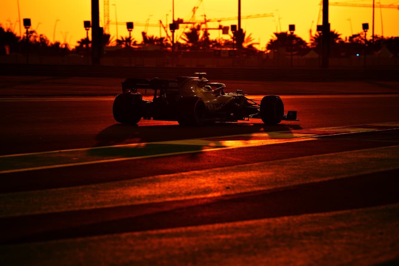Bottas lidera prácticas pero choca con Grosjean en Abu Dabi
