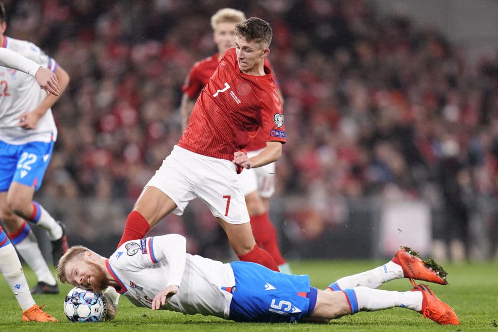 Escocia logró vencer 0-2 en su visita a Moldavia, Austria vence fácilmente a Israekl con un marcador de 4-2 y Dinamarca le pega fácilmente 3-1 a Isalas Feroe.