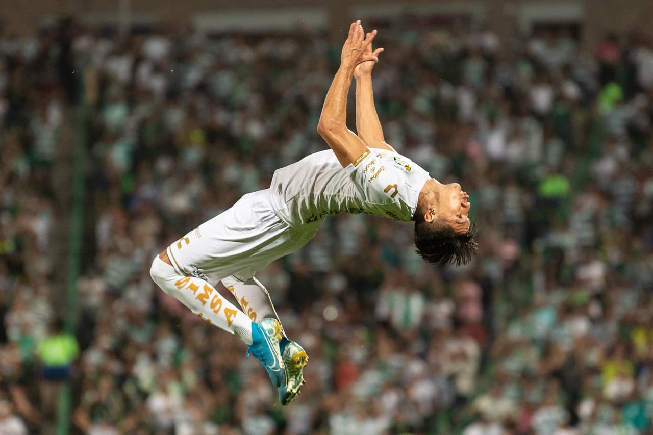 Santos Laguna mostró gran superioridad ante la Máquina de Cruz Azul y además de confirmar ser los mejores del torneo regular, eliminó a los celestes.