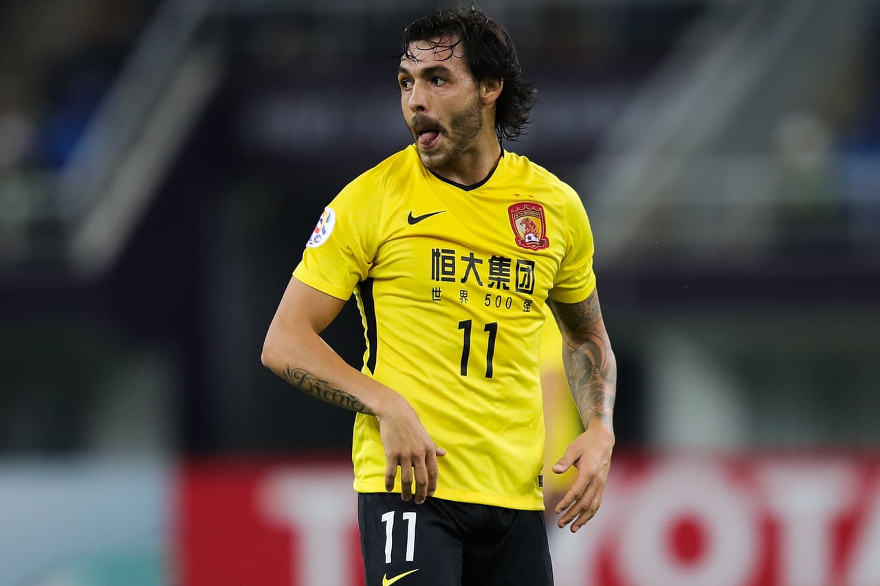 Ricardo Goulart, atacante que volvió a China tras su cesión en Palmeiras, es otra sólida opción. En 2014 jugó un amistoso con Brasil.