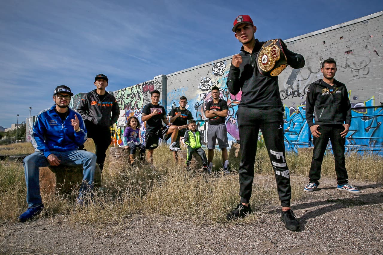 Oscar Valdez y José Benavidez enseñaron sus armas en Tucson, Arizona, previo a sus respectivos combates contra Ernie Sánchez y Sidney Siqueira.