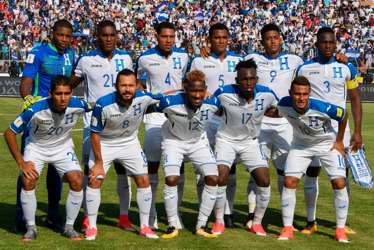 Así saltó al campo Jorge Luis Pinto: López; Beckeles, M. Figueroa, H. Figueroa, Alvarado; López, Mejía, Claros; Elis, Quioto, Lozano.