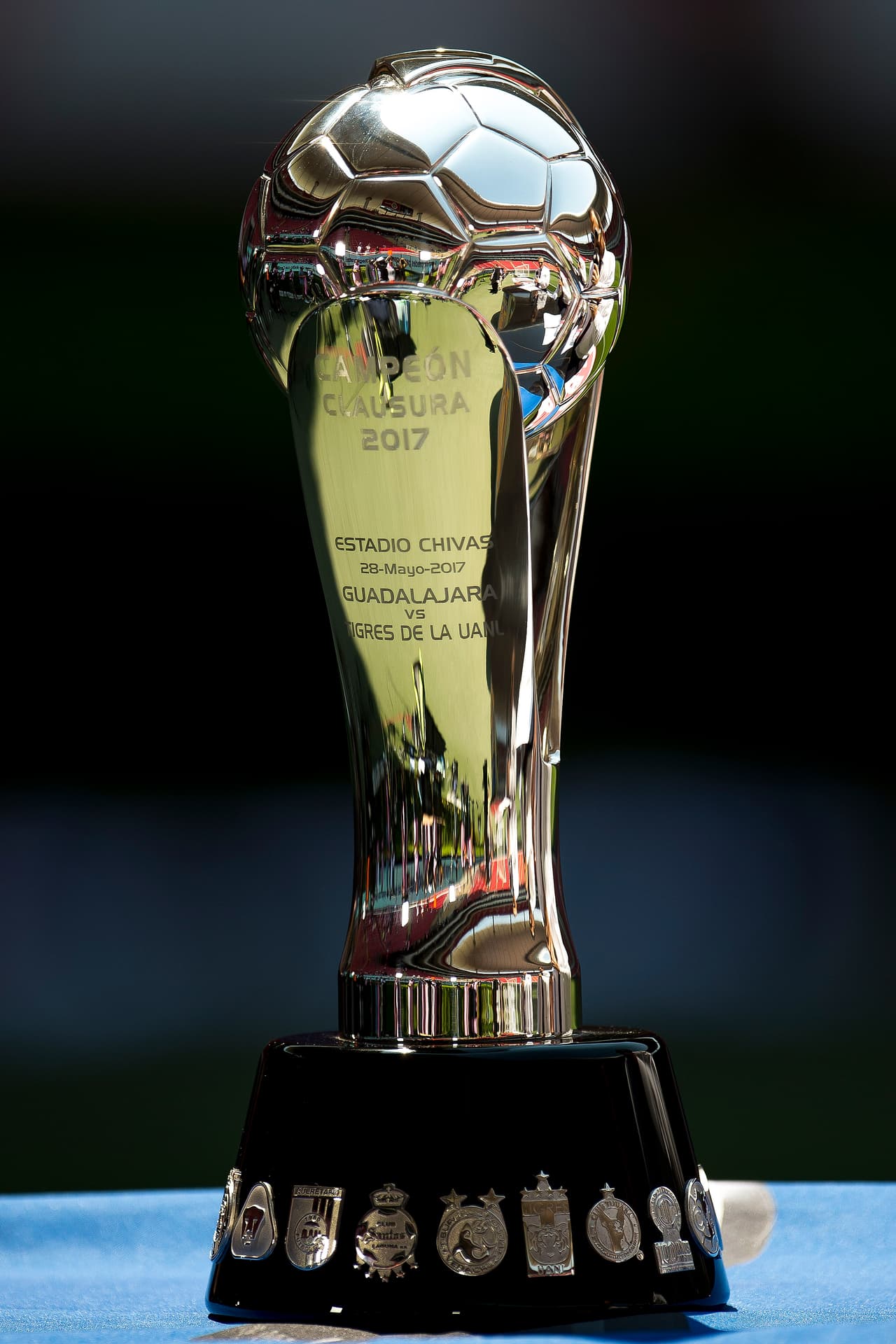 Hermoso el trofeo de campeón del fútbol mexicano.