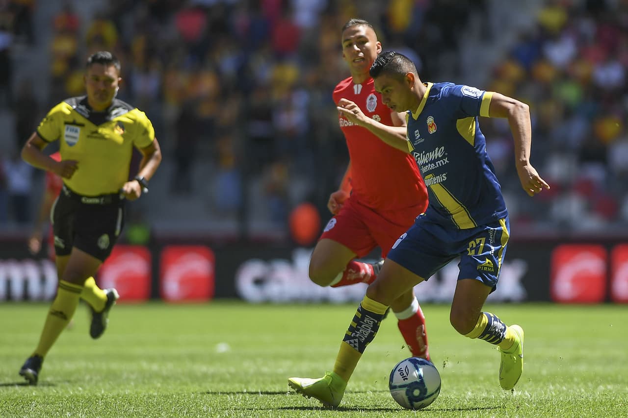 Primer tiempo muy disputado en medio campo.
