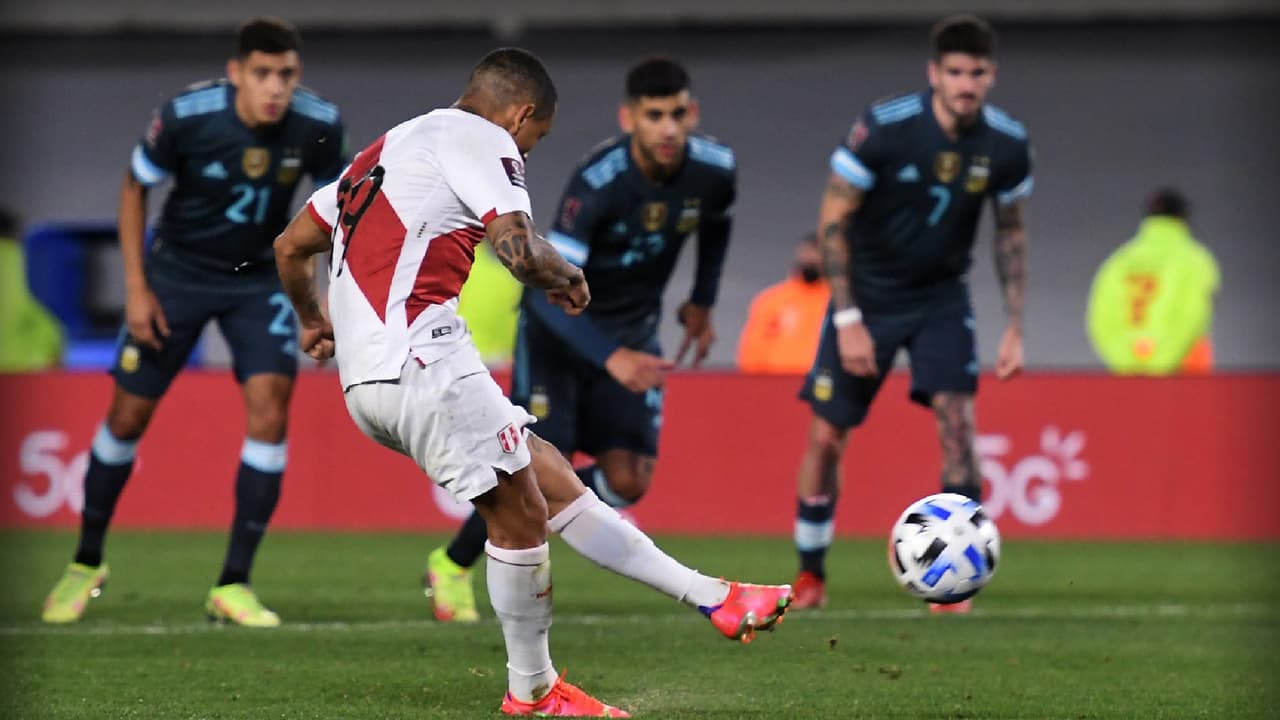 Yoshimar Yotún, de Cruz Azul, es amenazado tras fallar con Perú