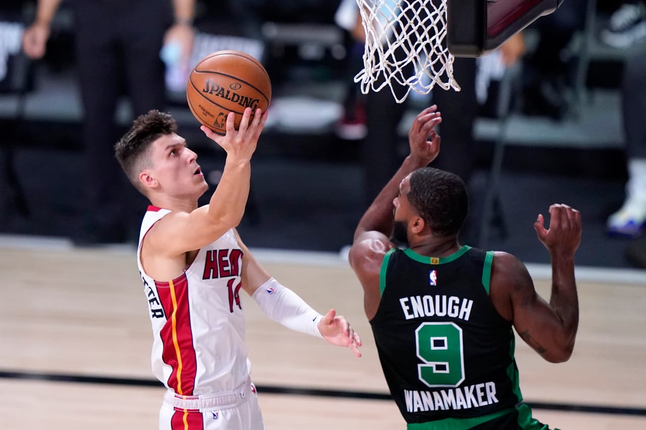 El Miami Heat vence 106-101 a los Celtics y toman una buena ventaja en la serie, Bam adebayo consiguió 21 puntos y Gordan Dragic anotó 25.
