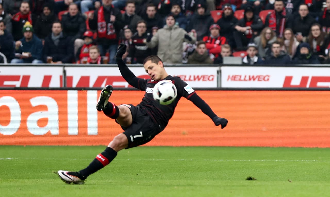 En 2015 surgió la oportunidad de 'Chicharito' en Alemania, en el Bayer Leverkusen. Con las 'aspirinas' el mexicano tuvo mucho más continuidad y se destacó más con su liderazgo y goles.