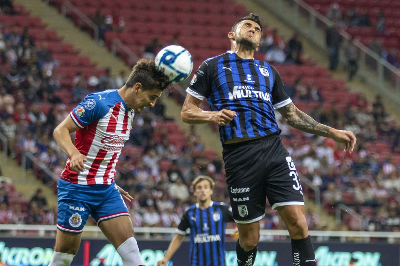 Chivas sufrió en los minutos finales pero logró sacar la victoria 3-2 ante Querétaro.