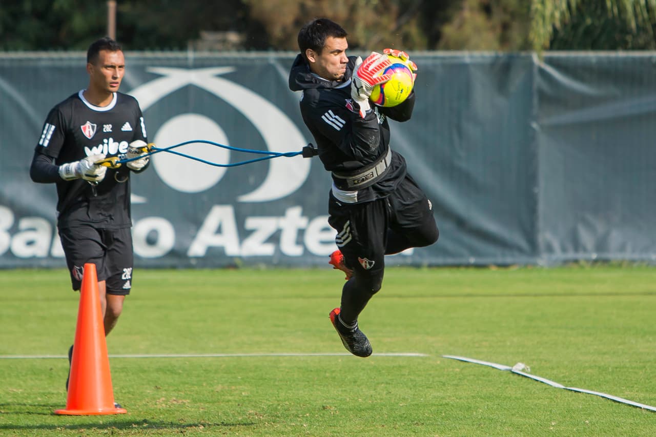 Otra baja de los Zorros estaría también en el arco con el chileno Christopher Toselli.