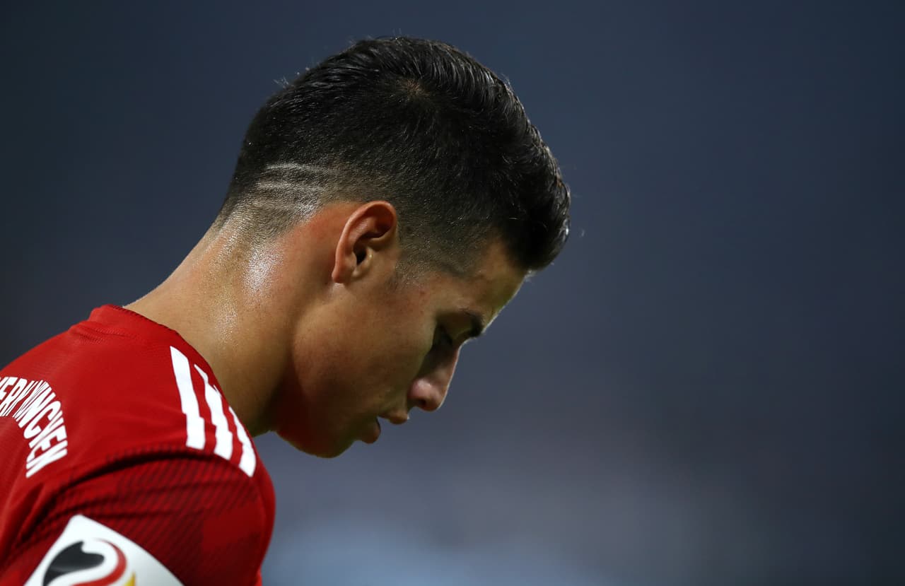 James, de nuevo llegando desde atrás, tuvo la segunda más clara del partido a pase de Franck Ribery. Increíblemente, el colombiano falló al arco que estaba desguarnecido.