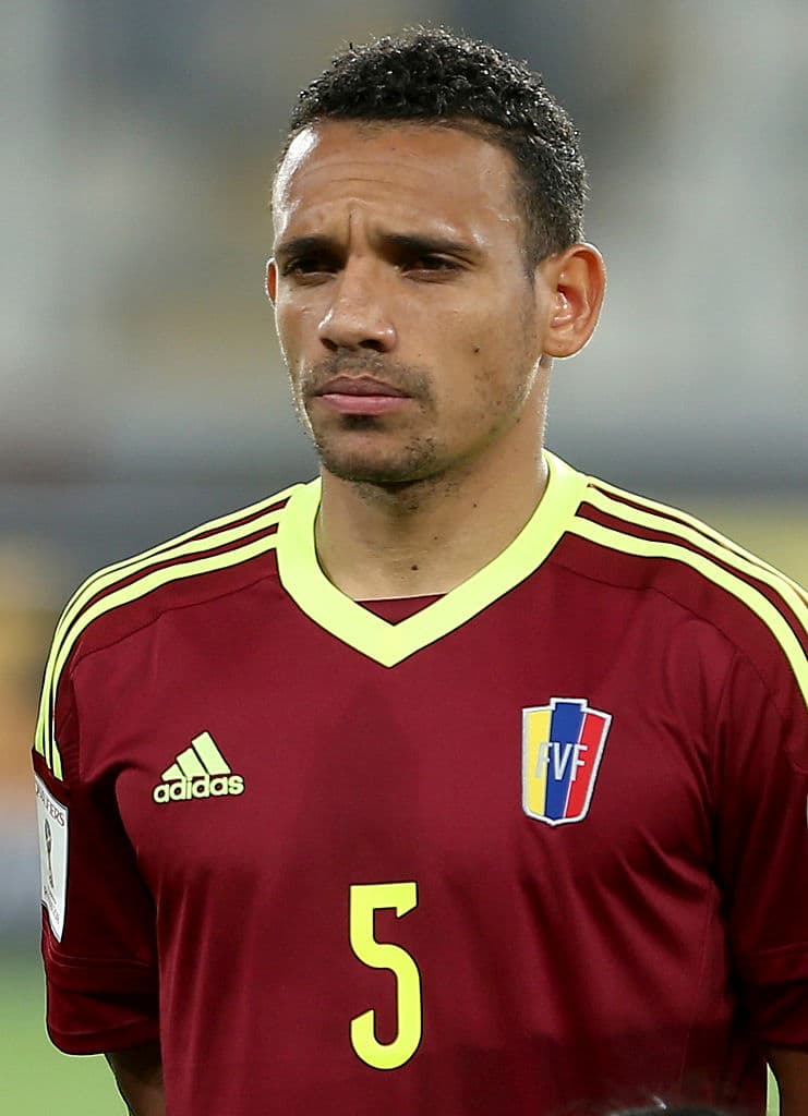 Arquímedes Figuera. Posición: mediocampista. Equipo: Deportivo La Guaira. Edad: 26 años. veces seleccionado 9 participaciones. Despcripción: Es un mediocampista de contención con buena recuperación y salida. Le ha dado balance al mediocampo de la Vinotinto en los útimos partidos, gracias a su buen trabajo en la recuperación que le ha dado más libertad a los armadores.