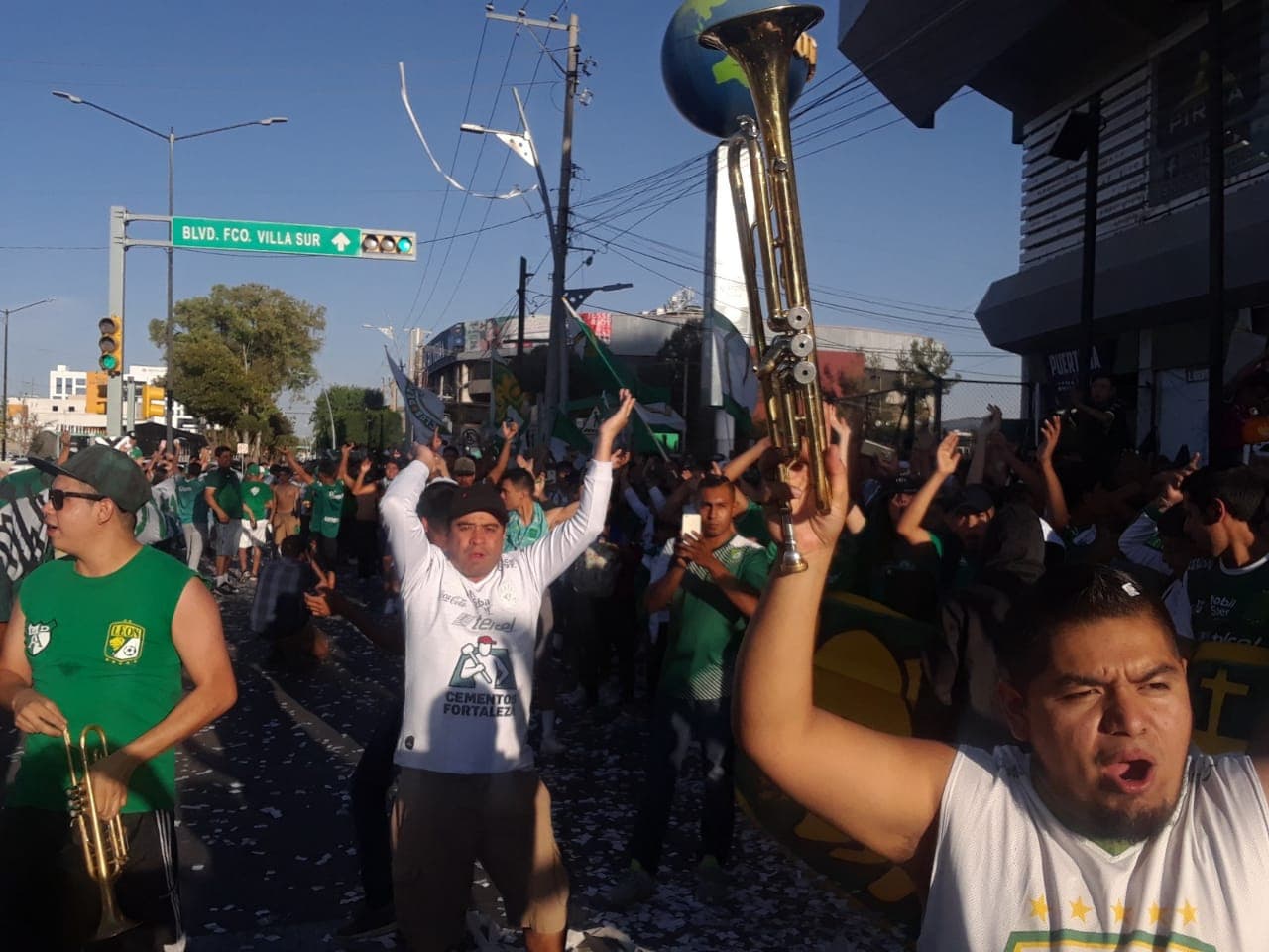 Las calles de León, Guanajuato, se llenaron de fanáticos antes del juego contra Xolos por los Cuartos de Final de la Liguilla en el Clausura 2019.