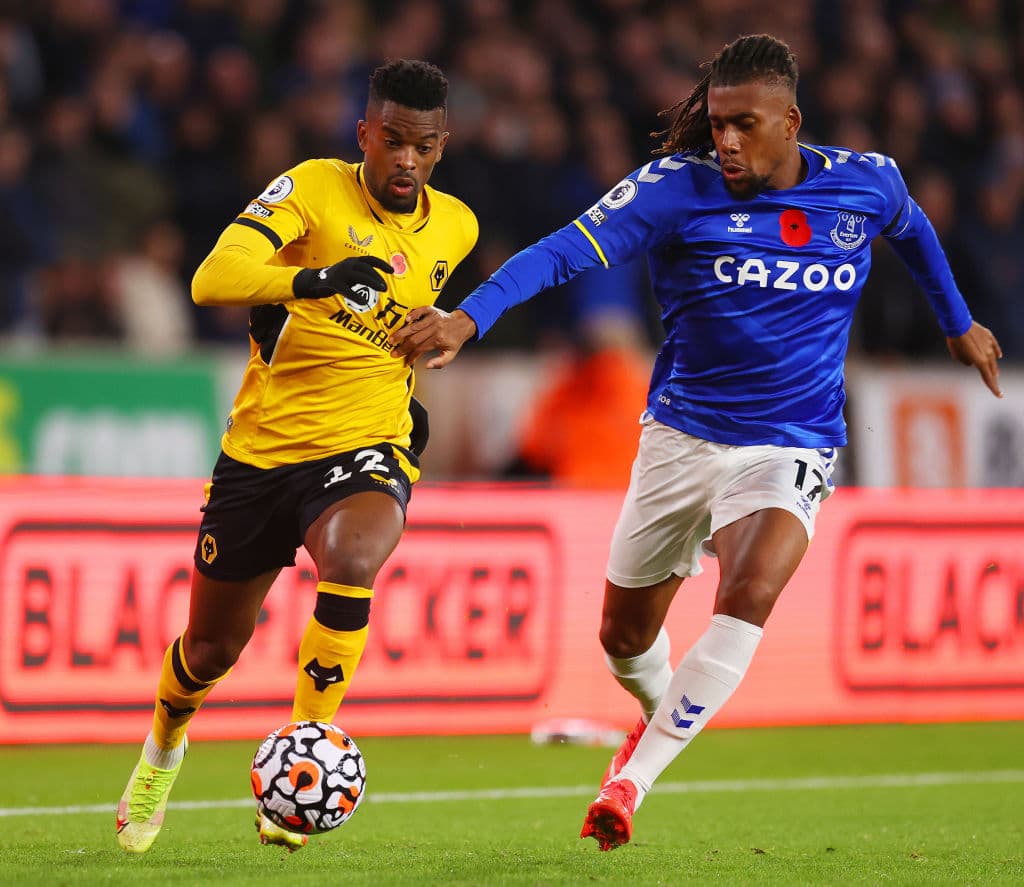Wolverhampton se impone en el Molineaux ante Everton 2-1, durante la Jornada 10 en la Premier League. Max Kilman anotaba el primero para los locales al 28', pero Alex Iwobi emparejaba el partido a los 66' pero un golazo del mexicano Raúl Jiménez, le dio la victoria a los Wolves sobre los Toffees.