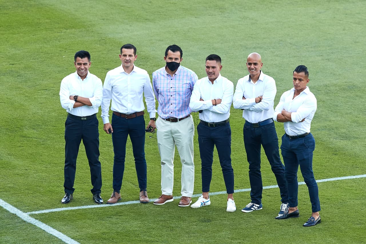 Con las respectivas medidas de salubridad, los aficionados toman lugar para disfrutar de los primeros 90 minutos de la final del futbol mexicano.
